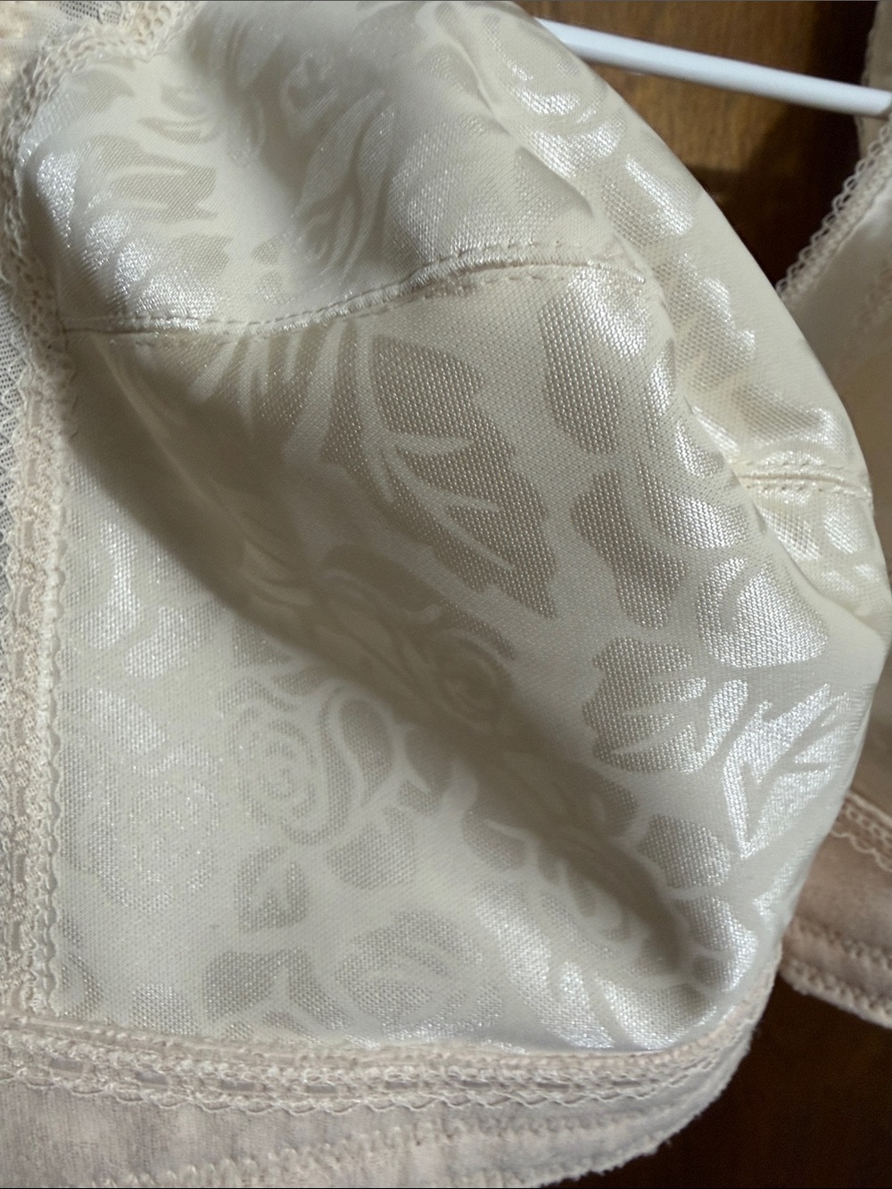 Playtex Lace-Trim Wireless Bra in Cream 40C - Picture 2 of 4
